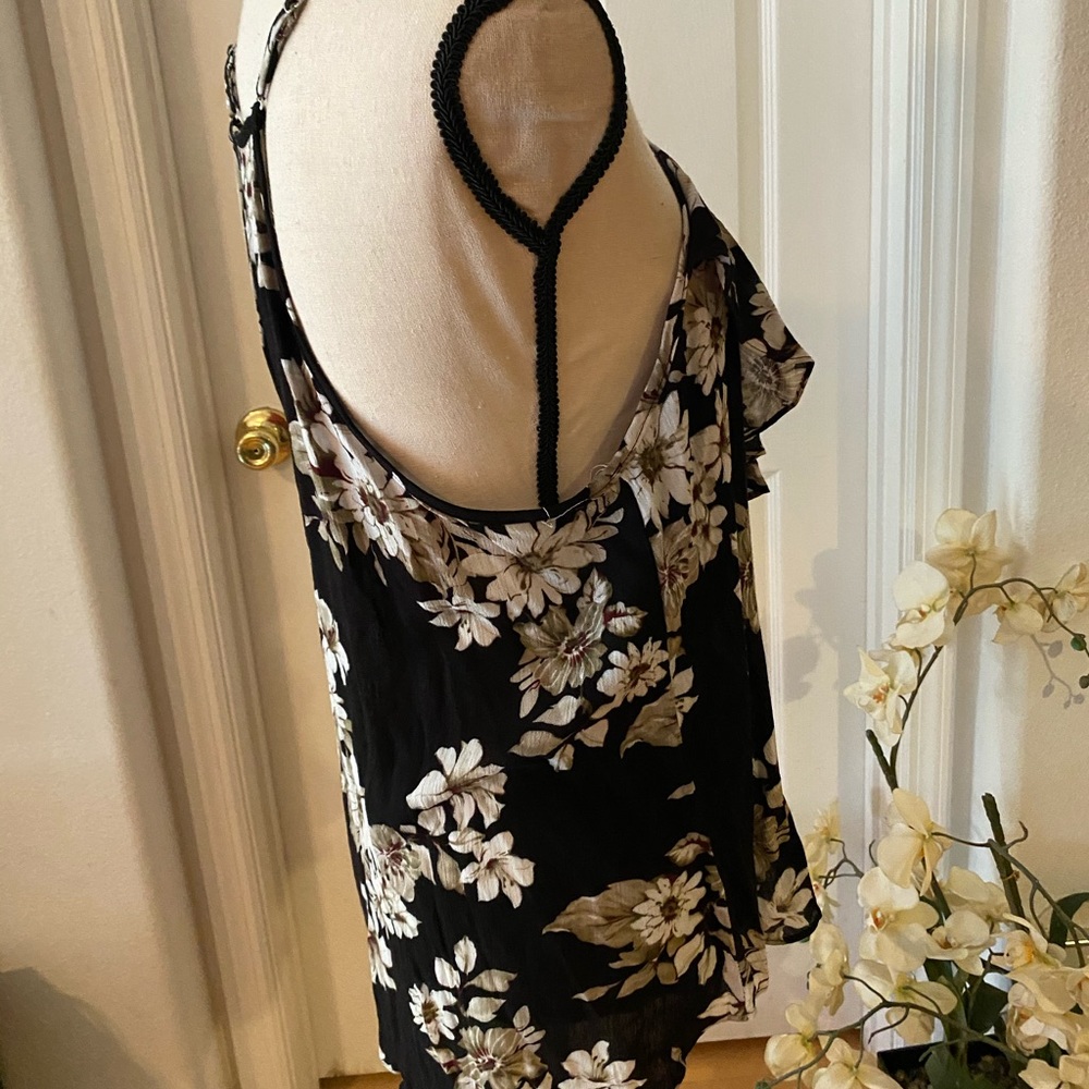 Black Floral Ruffle Front Racerback Tank Large NWT - Picture 3 of 10